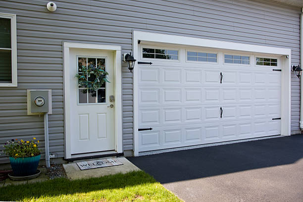 24/7 Emergency Garage Door Panel Replacement experts in Avon, OH